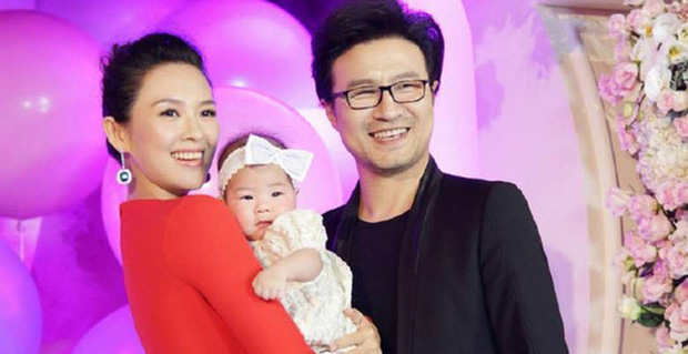 Chương Tử Di: Dâu hụt gia tộc tỷ phú yêu cả 2 bố con Thành Long, bị đánh ghen vì cặp đại gia và bê bối phá hôn lễ Song Song - 21 Chương Tử Di: Dâu hụt gia tộc tỷ phú yêu cả 2 bố con Thành Long, bị đánh ghen vì cặp đại gia và bê bối phá hôn lễ Song Song - 21