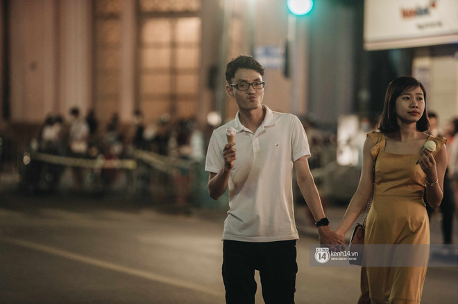 Tạ Hiện trở lại ngày Hà Nội trở lạnh: Người đông nghịt không có chỗ nhích chân! - 3 Tạ Hiện trở lại ngày Hà Nội trở lạnh: Người đông nghịt không có chỗ nhích chân! - 3