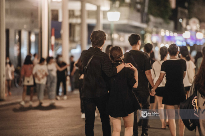 Tạ Hiện trở lại ngày Hà Nội trở lạnh: Người đông nghịt không có chỗ nhích chân! - 7 Tạ Hiện trở lại ngày Hà Nội trở lạnh: Người đông nghịt không có chỗ nhích chân! - 7