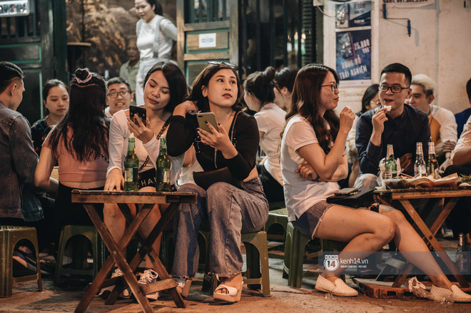 Tạ Hiện trở lại ngày Hà Nội trở lạnh: Người đông nghịt không có chỗ nhích chân! - 19 Tạ Hiện trở lại ngày Hà Nội trở lạnh: Người đông nghịt không có chỗ nhích chân! - 19