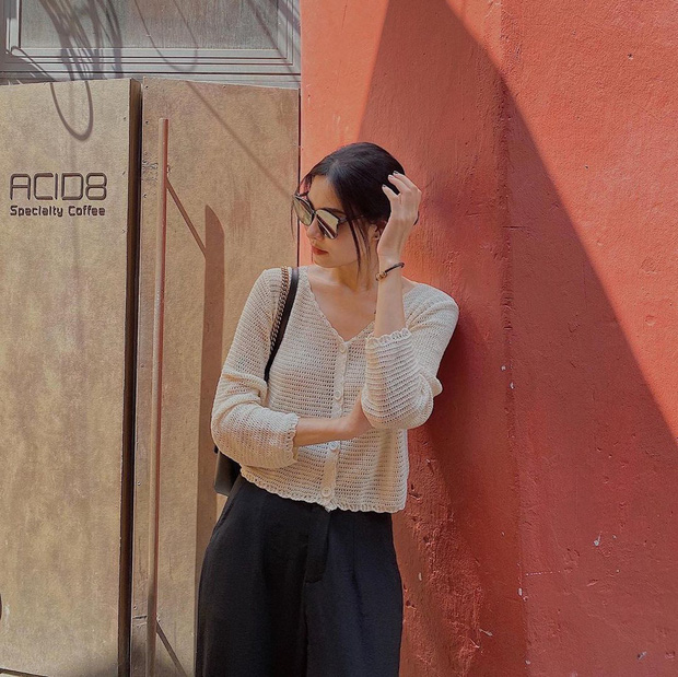 Trời trở gió sắm áo cardigan mỏng là chuẩn bài, diện vừa 'tây' lại không 'phang thời tiết' Trời trở gió sắm áo cardigan mỏng là chuẩn bài, diện vừa 'tây' lại không 'phang thời tiết'