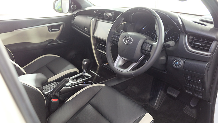 Toyota Fortuner 2021 giảm giá dưới 1 tỷ nhưng lại có thêm nhiều tính năng 'xịn' - 2 Toyota Fortuner 2021 giảm giá dưới 1 tỷ nhưng lại có thêm nhiều tính năng 'xịn' - 2
