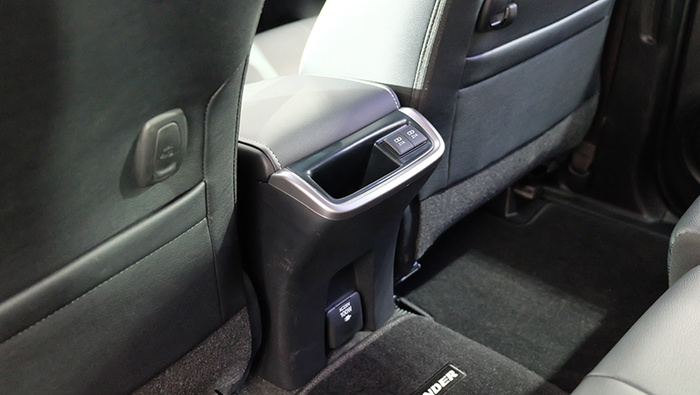 Toyota Fortuner 2021 giảm giá dưới 1 tỷ nhưng lại có thêm nhiều tính năng 'xịn' - 4 Toyota Fortuner 2021 giảm giá dưới 1 tỷ nhưng lại có thêm nhiều tính năng 'xịn' - 4