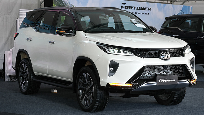 Toyota Fortuner 2021 giảm giá dưới 1 tỷ nhưng lại có thêm nhiều tính năng 'xịn' - 1 Toyota Fortuner 2021 giảm giá dưới 1 tỷ nhưng lại có thêm nhiều tính năng 'xịn' - 1
