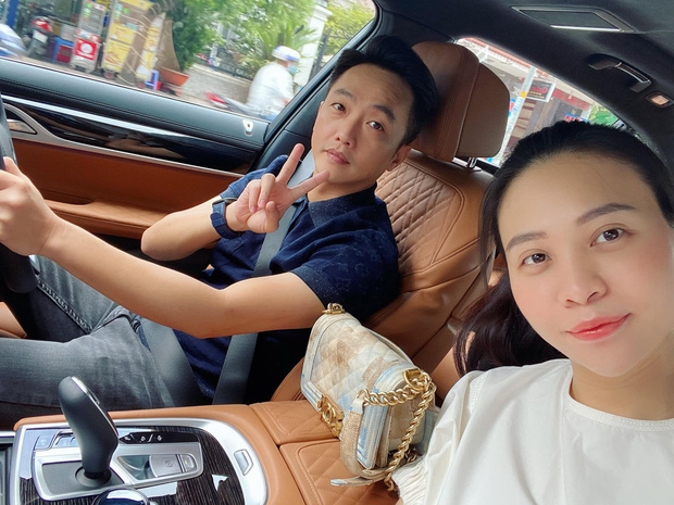 Đàm Thu Trang khoe khoảnh khắc cực yêu của con gái, nhìn tay chân mũm mĩm mà ai cũng xuýt xoa - 2 Đàm Thu Trang khoe khoảnh khắc cực yêu của con gái, nhìn tay chân mũm mĩm mà ai cũng xuýt xoa - 2