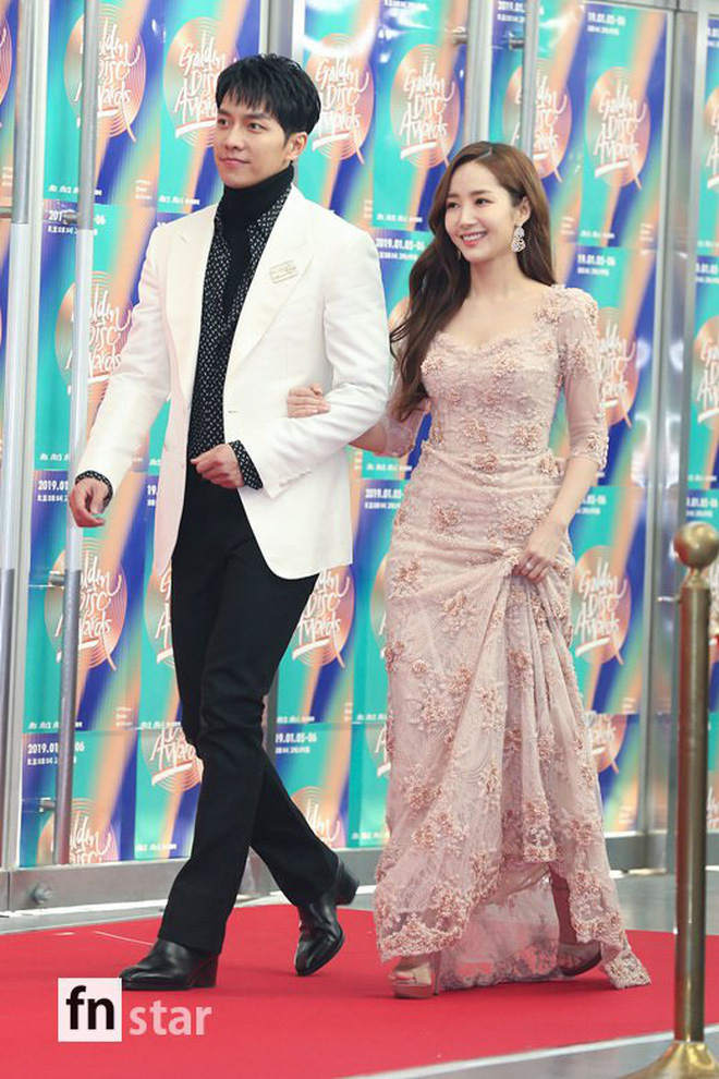 'Nữ hoàng dao kéo' Park Min Young: Báu vật hiếm hoi đánh bay định kiến vẻ đẹp nhân tạo châu Á, đổi đời và có được trái tim 2 nam thần Kbiz - 8 'Nữ hoàng dao kéo' Park Min Young: Báu vật hiếm hoi đánh bay định kiến vẻ đẹp nhân tạo châu Á, đổi đời và có được trái tim 2 nam thần Kbiz - 8