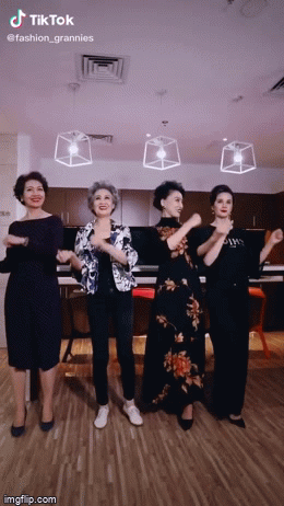 Hội các cụ bà U60 đang nổi đình đám trên Tiktok nhờ lập nhóm ăn mặc sành điệu, 'biến hình' thành những chị đại chất chơi đến giới trẻ cũng phải nể Hội các cụ bà U60 đang nổi đình đám trên Tiktok nhờ lập nhóm ăn mặc sành điệu, 'biến hình' thành những chị đại chất chơi đến giới trẻ cũng phải nể