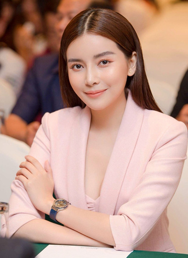 Không phải Quốc Trường, Cao Thái Hà công khai ảnh tình tứ bên trai lạ: Đây mới chính là chân ái của nàng? - 4 Không phải Quốc Trường, Cao Thái Hà công khai ảnh tình tứ bên trai lạ: Đây mới chính là chân ái của nàng? - 4