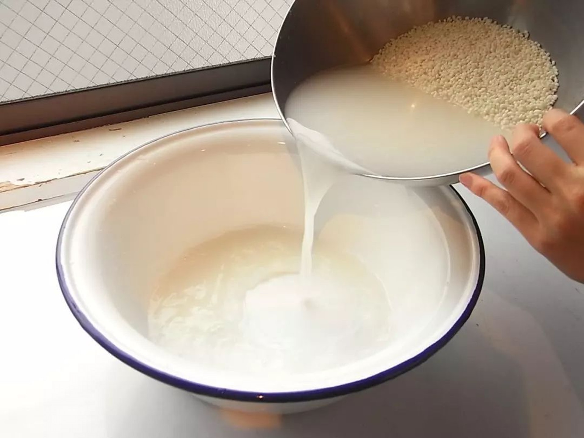 Rửa mặt theo cách của phụ nữ Nhật, Thiều Bảo Trang khoe thành quả da căng mịn, trắng như phát sáng ở tuổi 29 - 8 Rửa mặt theo cách của phụ nữ Nhật, Thiều Bảo Trang khoe thành quả da căng mịn, trắng như phát sáng ở tuổi 29 - 8