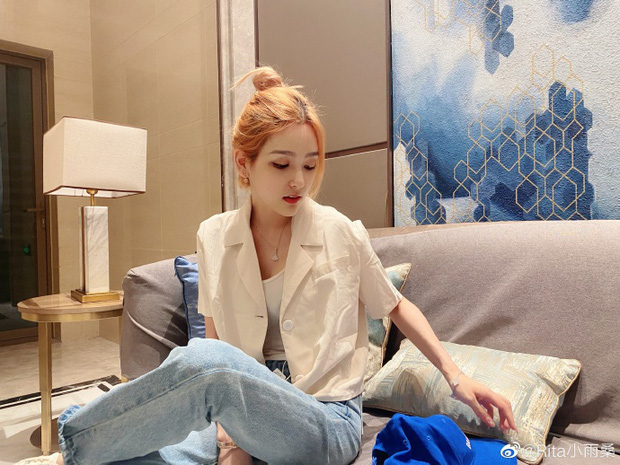Để mặt mộc livestream vẫn xinh đẹp hút hồn, nữ streamer được fan donate cả trăm triệu - 5 Để mặt mộc livestream vẫn xinh đẹp hút hồn, nữ streamer được fan donate cả trăm triệu - 5