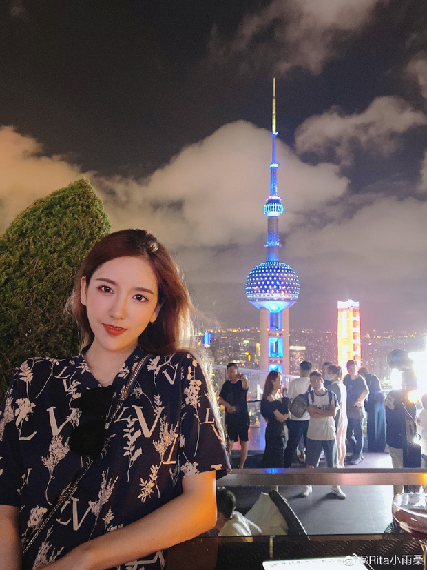 Để mặt mộc livestream vẫn xinh đẹp hút hồn, nữ streamer được fan donate cả trăm triệu - 7 Để mặt mộc livestream vẫn xinh đẹp hút hồn, nữ streamer được fan donate cả trăm triệu - 7