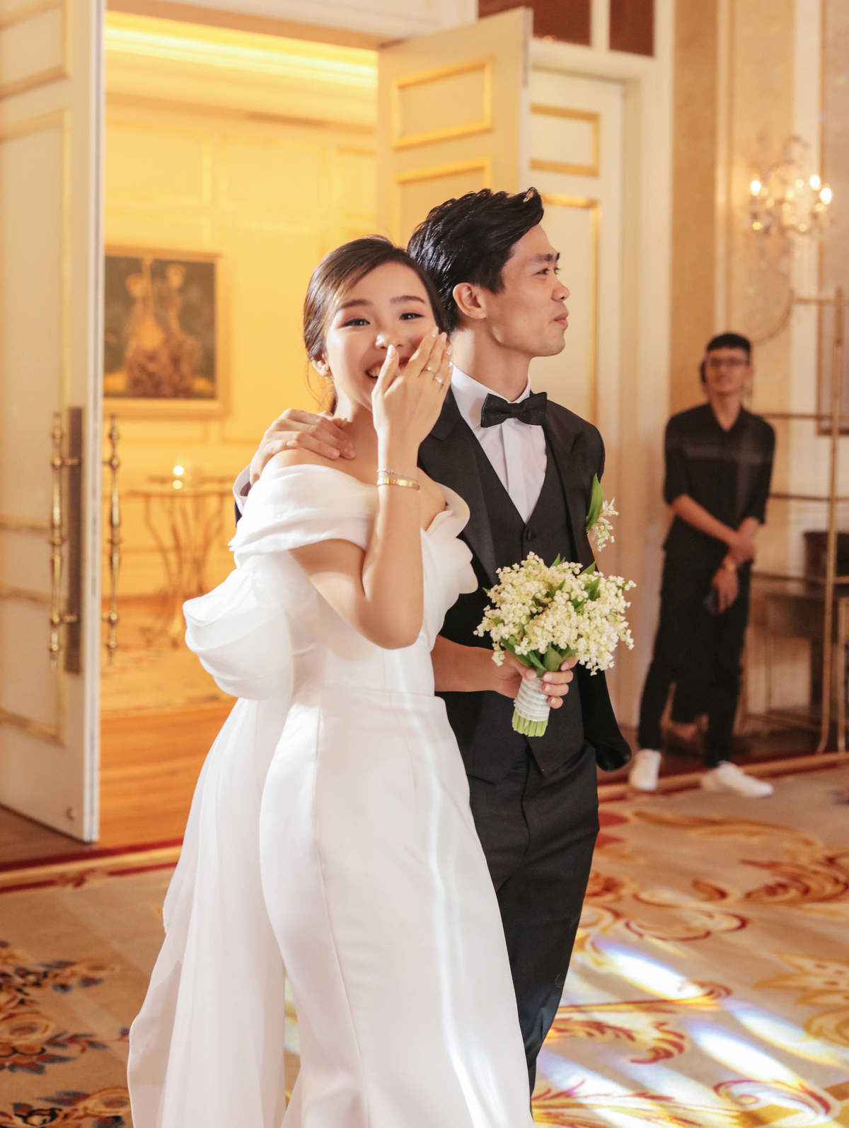 Công Phượng đưa vợ chưa cưới đi chơi, dân tình xôn xao chú ý vòng 2 của Viên Minh có phần hơi khác lạ? - 2 Công Phượng đưa vợ chưa cưới đi chơi, dân tình xôn xao chú ý vòng 2 của Viên Minh có phần hơi khác lạ? - 2