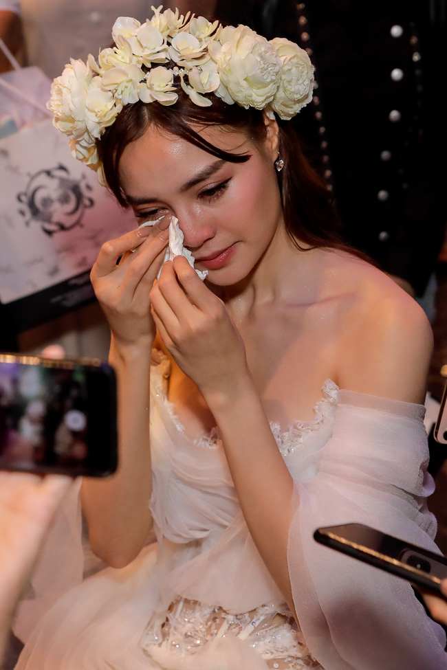 Loạt sao Việt từng suýt gục ngã trước dư luận: Ninh Dương Lan Ngọc bỏ ăn và tự giam mình, Trấn Thành đứng trên đỉnh thành công từng nghĩ tới điều dại dột - 2 Loạt sao Việt từng suýt gục ngã trước dư luận: Ninh Dương Lan Ngọc bỏ ăn và tự giam mình, Trấn Thành đứng trên đỉnh thành công từng nghĩ tới điều dại dột - 2