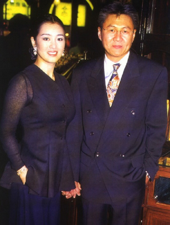 Cái kết của dàn mỹ nhân Hoa ngữ sau khi cùng đại gia 'chung hoạn nạn': Người hạnh phúc viên mãn, kẻ bị bỏ rơi rồi tự tử không thành - 1 Cái kết của dàn mỹ nhân Hoa ngữ sau khi cùng đại gia 'chung hoạn nạn': Người hạnh phúc viên mãn, kẻ bị bỏ rơi rồi tự tử không thành - 1