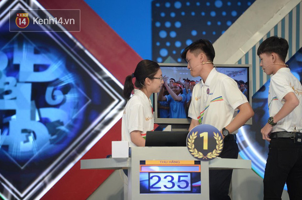 Dàn thí sinh Olympia gây tranh cãi: Quán quân 2020 bị 'ném đá' tự tin thái quá, không lễ phép, nam sinh khóc nức nở bị chê giả tạo - 5 Dàn thí sinh Olympia gây tranh cãi: Quán quân 2020 bị 'ném đá' tự tin thái quá, không lễ phép, nam sinh khóc nức nở bị chê giả tạo - 5