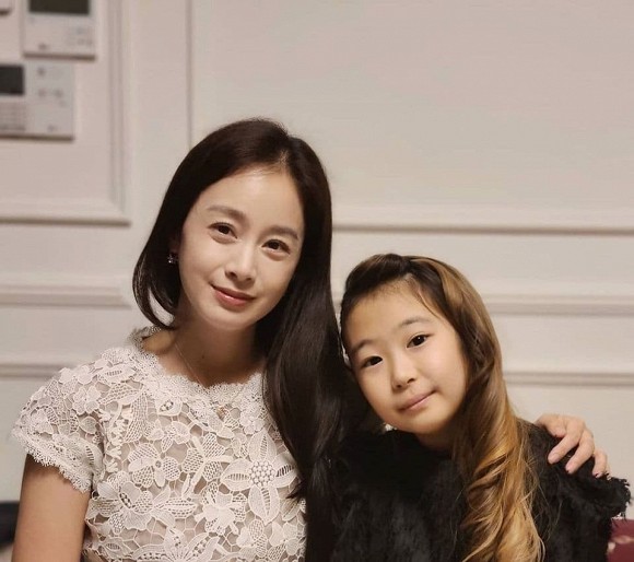 Bất ngờ với nhan sắc thật của Bi Rain - Kim Tae Hee trong tiệc thôi nôi con gái thứ 2 Bất ngờ với nhan sắc thật của Bi Rain - Kim Tae Hee trong tiệc thôi nôi con gái thứ 2