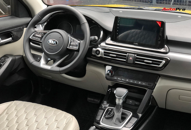 Kia Seltos đầu tiên Việt Nam lột xác nội thất giống bản Hàn Quốc: Thay hơn 20 chi tiết, tốn hơn 20 triệu đồng - 12 Kia Seltos đầu tiên Việt Nam lột xác nội thất giống bản Hàn Quốc: Thay hơn 20 chi tiết, tốn hơn 20 triệu đồng - 12
