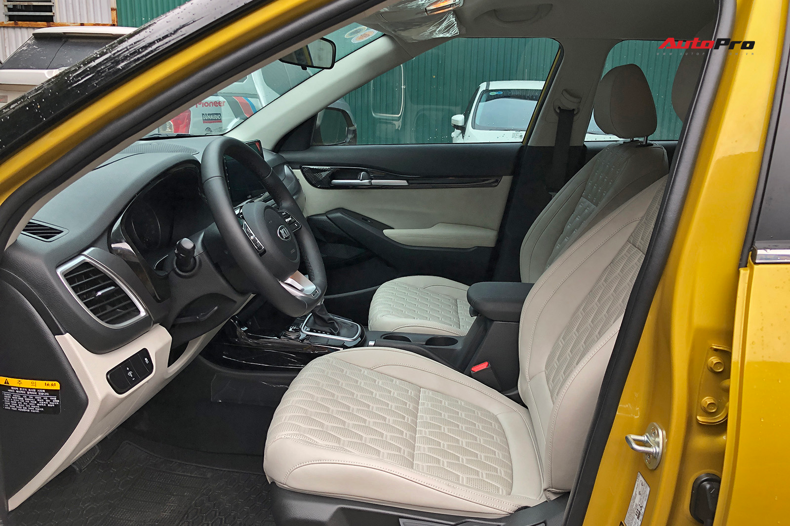 Kia Seltos đầu tiên Việt Nam lột xác nội thất giống bản Hàn Quốc: Thay hơn 20 chi tiết, tốn hơn 20 triệu đồng - 10 Kia Seltos đầu tiên Việt Nam lột xác nội thất giống bản Hàn Quốc: Thay hơn 20 chi tiết, tốn hơn 20 triệu đồng - 10