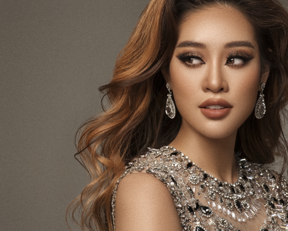 Khánh Vân thể hiện khoe nhan sắc quyến rũ, quyền lực trong bộ ảnh mới - 4 Khánh Vân thể hiện khoe nhan sắc quyến rũ, quyền lực trong bộ ảnh mới - 4