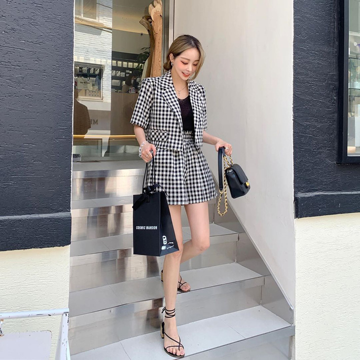 Sắm những set đồ nhẹ nhàng dễ diện sau, bạn sẽ xinh 'bá cháy' chứ không sợ bị chê 'thắm thơm' - 3 Sắm những set đồ nhẹ nhàng dễ diện sau, bạn sẽ xinh 'bá cháy' chứ không sợ bị chê 'thắm thơm' - 3