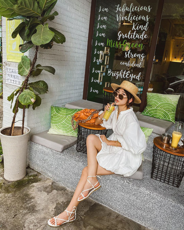 Sắm những set đồ nhẹ nhàng dễ diện sau, bạn sẽ xinh 'bá cháy' chứ không sợ bị chê 'thắm thơm' - 9 Sắm những set đồ nhẹ nhàng dễ diện sau, bạn sẽ xinh 'bá cháy' chứ không sợ bị chê 'thắm thơm' - 9
