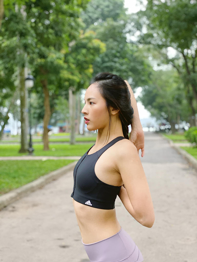 Vẻ nuột nà, nóng bỏng của MC dẫn 'Chuyển động 24h' trên VTV - 7 Vẻ nuột nà, nóng bỏng của MC dẫn 'Chuyển động 24h' trên VTV - 7