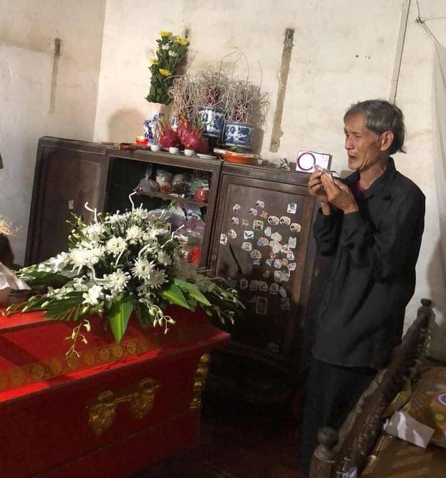 Hà Nội: một thanh niên bị sét đánh tử vong khi vừa sạc pin vừa dùng điện thoại Hà Nội: một thanh niên bị sét đánh tử vong khi vừa sạc pin vừa dùng điện thoại
