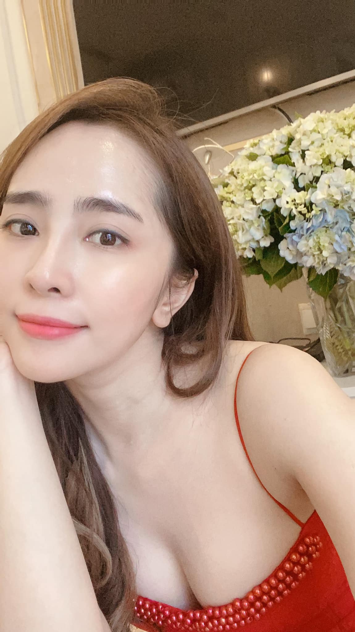 Nàng 'tiểu tam' hot nhất điện ảnh Việt khoe mặt mộc láng mịn ở tuổi 32: Gia tài skin care chính là 10 sản phẩm giá dưới 400k Nàng 'tiểu tam' hot nhất điện ảnh Việt khoe mặt mộc láng mịn ở tuổi 32: Gia tài skin care chính là 10 sản phẩm giá dưới 400k