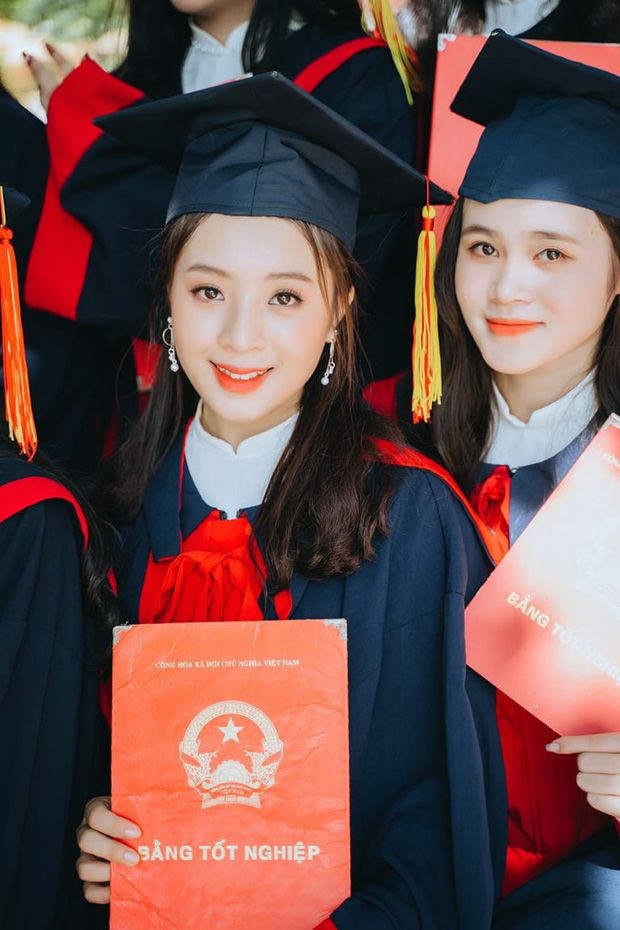 Nữ sinh Nghệ An thi Đại học 31 điểm: Mẹ bị ung thư giai đoạn 4, phải đi nhổ cỏ lúa, bóc mía thuê, ngày chỉ ngủ 2 tiếng vì quyết tâm thi đỗ - 5 Nữ sinh Nghệ An thi Đại học 31 điểm: Mẹ bị ung thư giai đoạn 4, phải đi nhổ cỏ lúa, bóc mía thuê, ngày chỉ ngủ 2 tiếng vì quyết tâm thi đỗ - 5