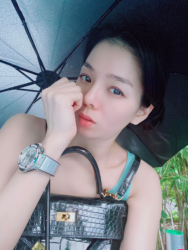 Lệ Quyên một mình đưa con đi chơi, ẩn ý bóng gió: 'Đang quên những gì cần quên' Lệ Quyên một mình đưa con đi chơi, ẩn ý bóng gió: 'Đang quên những gì cần quên'