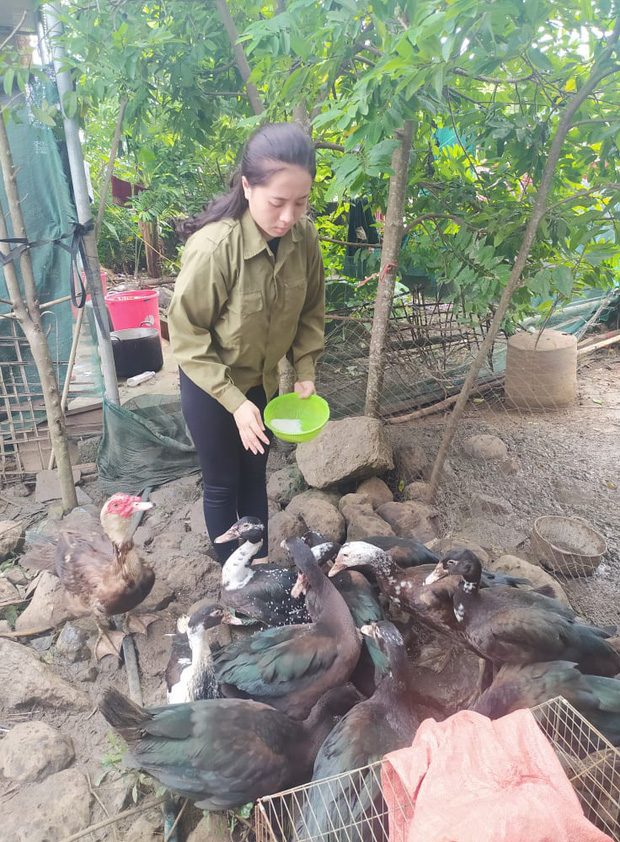 Nữ sinh Nghệ An thi Đại học 31 điểm: Mẹ bị ung thư giai đoạn 4, phải đi nhổ cỏ lúa, bóc mía thuê, ngày chỉ ngủ 2 tiếng vì quyết tâm thi đỗ Nữ sinh Nghệ An thi Đại học 31 điểm: Mẹ bị ung thư giai đoạn 4, phải đi nhổ cỏ lúa, bóc mía thuê, ngày chỉ ngủ 2 tiếng vì quyết tâm thi đỗ