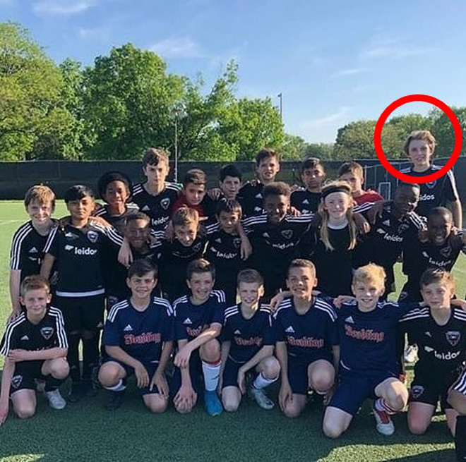 'Hoàng tử Nhà Trắng' Barron Trump vắng mặt trong sự kiện lớn của bố, sự chú ý tập trung lên 2 nhóc tì được Tổng thống Mỹ ôm hôn âu yếm - 3 'Hoàng tử Nhà Trắng' Barron Trump vắng mặt trong sự kiện lớn của bố, sự chú ý tập trung lên 2 nhóc tì được Tổng thống Mỹ ôm hôn âu yếm - 3