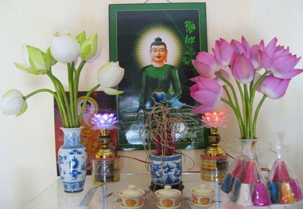 Đặt 4 loại hoa này lên bàn thờ, tài lộc chiếu rọi 3 đời, tiền tự chui vào túi Đặt 4 loại hoa này lên bàn thờ, tài lộc chiếu rọi 3 đời, tiền tự chui vào túi