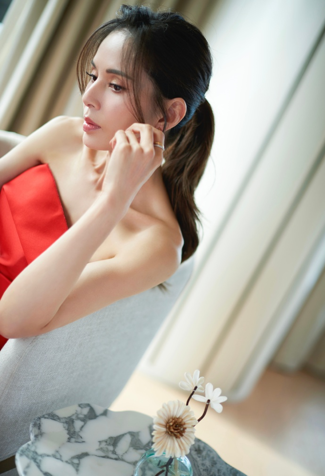 'Tiểu Long Nữ' Lý Nhược Đồng khoe sắc vóc gợi cảm khó tin ở tuổi 54 - 1 'Tiểu Long Nữ' Lý Nhược Đồng khoe sắc vóc gợi cảm khó tin ở tuổi 54 - 1