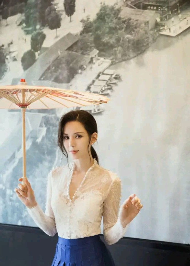 'Tiểu Long Nữ' Lý Nhược Đồng khoe sắc vóc gợi cảm khó tin ở tuổi 54 - 15 'Tiểu Long Nữ' Lý Nhược Đồng khoe sắc vóc gợi cảm khó tin ở tuổi 54 - 15