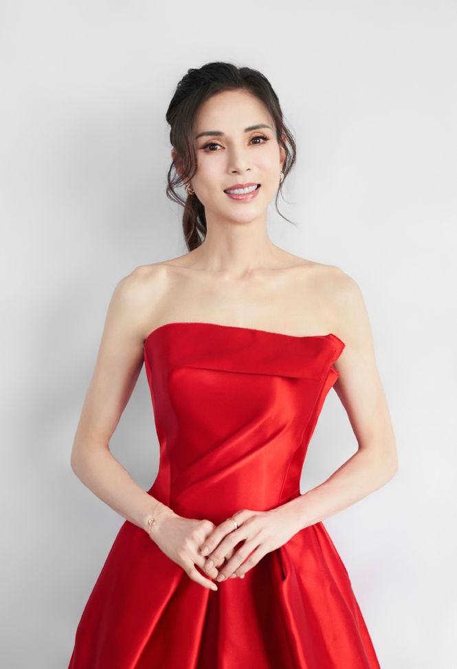 'Tiểu Long Nữ' Lý Nhược Đồng khoe sắc vóc gợi cảm khó tin ở tuổi 54 - 4 'Tiểu Long Nữ' Lý Nhược Đồng khoe sắc vóc gợi cảm khó tin ở tuổi 54 - 4