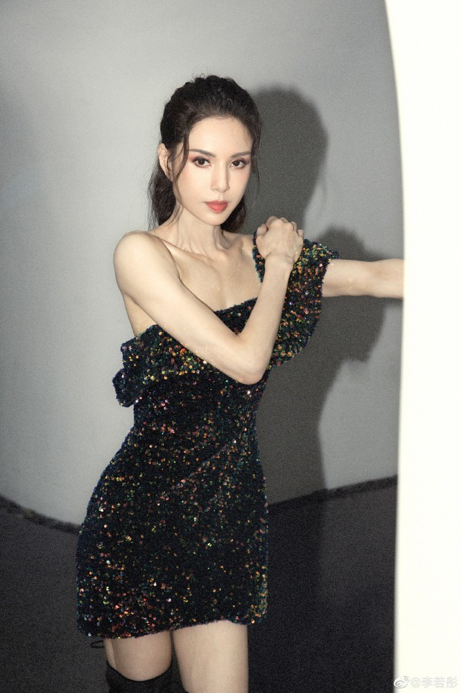 'Tiểu Long Nữ' Lý Nhược Đồng khoe sắc vóc gợi cảm khó tin ở tuổi 54 - 5 'Tiểu Long Nữ' Lý Nhược Đồng khoe sắc vóc gợi cảm khó tin ở tuổi 54 - 5