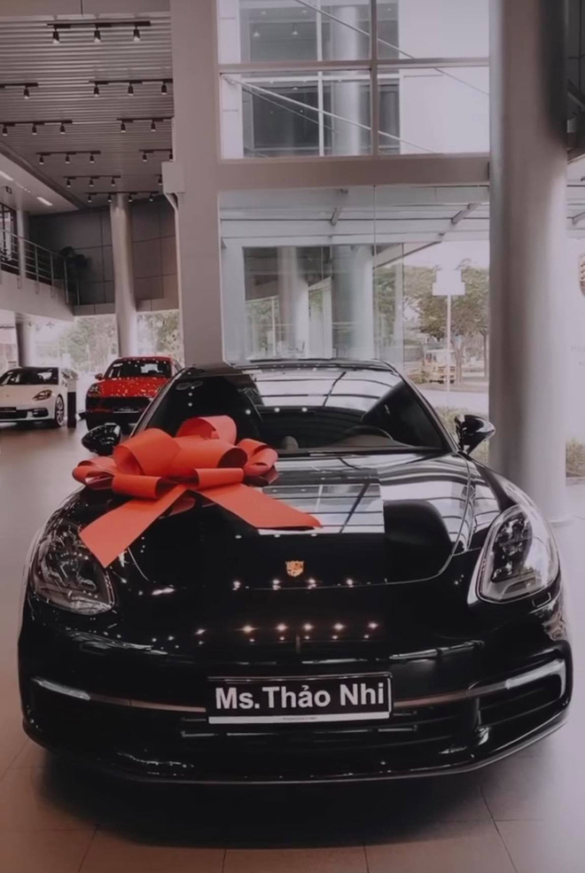 CEO sinh năm 1999 - bạn thân của Matt Liu tặng xe sang hơn 5 tỷ cho bạn gái với lý do: 'Em vui là được' - 1 CEO sinh năm 1999 - bạn thân của Matt Liu tặng xe sang hơn 5 tỷ cho bạn gái với lý do: 'Em vui là được' - 1