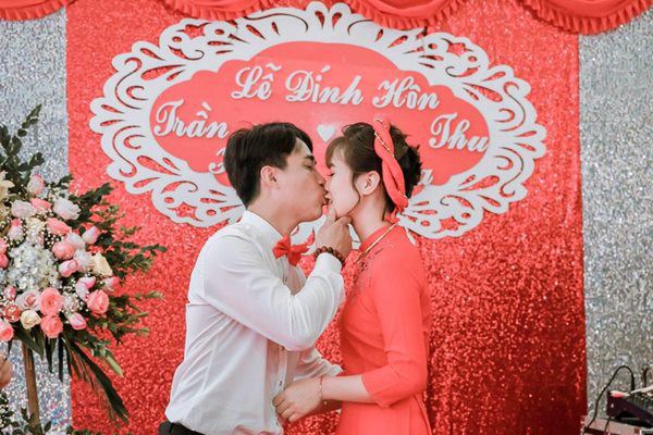 Cô dâu khóc ngất, chú rể hôn như nuốt... và những sự cố có 1-0-2 nhớ đời trong đám cưới - 2 Cô dâu khóc ngất, chú rể hôn như nuốt... và những sự cố có 1-0-2 nhớ đời trong đám cưới - 2