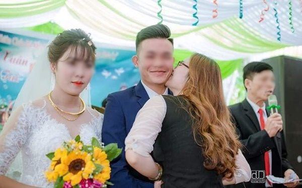 Cô dâu khóc ngất, chú rể hôn như nuốt... và những sự cố có 1-0-2 nhớ đời trong đám cưới - 8 Cô dâu khóc ngất, chú rể hôn như nuốt... và những sự cố có 1-0-2 nhớ đời trong đám cưới - 8
