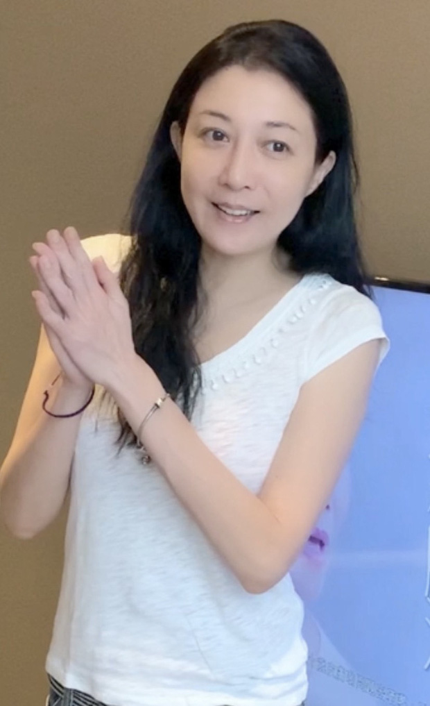 Người tình hoa hậu của Thành Long gây xôn xao khi 'đá xéo' con dâu lười nhác, không chịu làm việc khiến con mình phải vất vả kiếm tiền phục vụ Người tình hoa hậu của Thành Long gây xôn xao khi 'đá xéo' con dâu lười nhác, không chịu làm việc khiến con mình phải vất vả kiếm tiền phục vụ