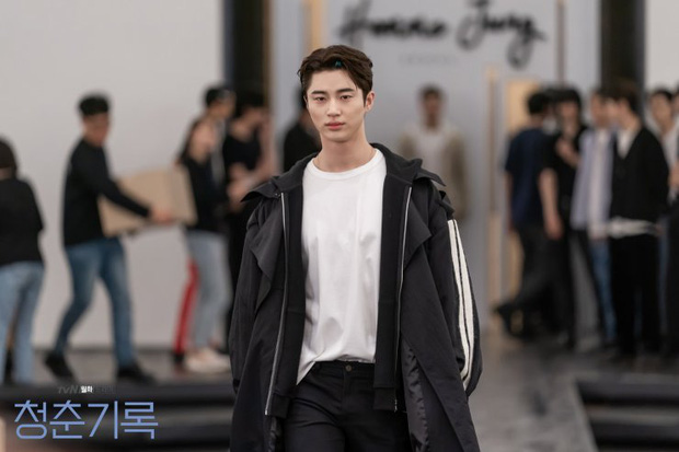 'Thính' đam mỹ lấp ló ở Record of Youth: Park Bo Gum có công tử xịn theo đuổi, 'tỏ tình' ngay tập 1 luôn mới ngầu - 8 'Thính' đam mỹ lấp ló ở Record of Youth: Park Bo Gum có công tử xịn theo đuổi, 'tỏ tình' ngay tập 1 luôn mới ngầu - 8