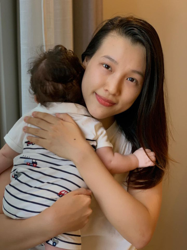 Loạt khoảnh khắc một mình vượt cạn của MC Hoàng Oanh gây xúc động mạnh - 4 Loạt khoảnh khắc một mình vượt cạn của MC Hoàng Oanh gây xúc động mạnh - 4
