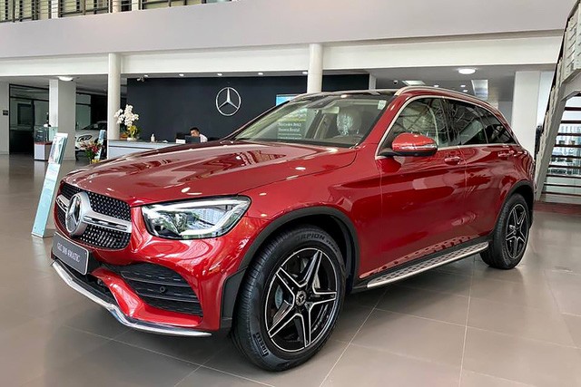 Mercedes-Benz và BMW đua giảm giá tại Việt Nam: Cao nhất hơn 800 triệu, nhiều kiểu ưu đãi khác nhau Mercedes-Benz và BMW đua giảm giá tại Việt Nam: Cao nhất hơn 800 triệu, nhiều kiểu ưu đãi khác nhau