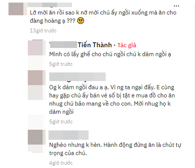 Cụ ông bán hàng rong đứng nép 1 góc bàn bốc đồ ăn và câu chuyện phía sau được đầu bếp tiết lộ gây xúc động mạnh - 1 Cụ ông bán hàng rong đứng nép 1 góc bàn bốc đồ ăn và câu chuyện phía sau được đầu bếp tiết lộ gây xúc động mạnh - 1