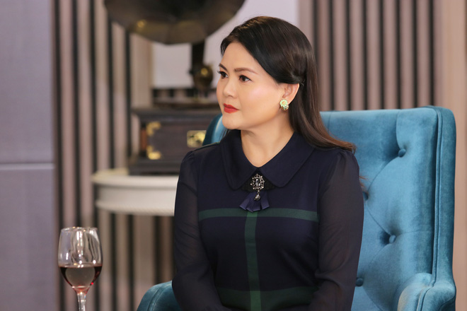 Vợ kém 11 tuổi của Kim Tử Long: Bị nhắn tin chửi bới, nói giật chồng, đào mỏ - 1 Vợ kém 11 tuổi của Kim Tử Long: Bị nhắn tin chửi bới, nói giật chồng, đào mỏ - 1