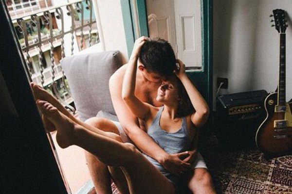 10 hành động 'nóng bỏng' trên giường khiến chàng hưng phấn tới phát điên - 6 10 hành động 'nóng bỏng' trên giường khiến chàng hưng phấn tới phát điên - 6