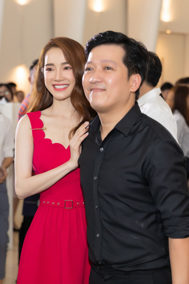 Trường Giang gửi lời ngôn tình đến Nhã Phương kỷ niệm tròn 2 năm cưới, ai dè bà xã 'dằn mặt' luôn - 1 Trường Giang gửi lời ngôn tình đến Nhã Phương kỷ niệm tròn 2 năm cưới, ai dè bà xã 'dằn mặt' luôn - 1