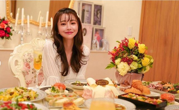 Choáng với cuộc sống của mẫu nữ kiêm 'Geisha số 1 Nhật Bản': Hàng hiệu xa xỉ, thu nhập 44 tỷ/năm, quyết nghỉ hưu ở tuổi 32 - 18 Choáng với cuộc sống của mẫu nữ kiêm 'Geisha số 1 Nhật Bản': Hàng hiệu xa xỉ, thu nhập 44 tỷ/năm, quyết nghỉ hưu ở tuổi 32 - 18