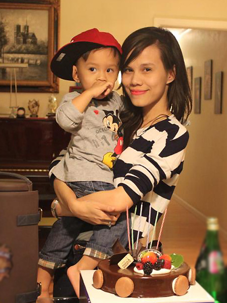 Từng là 'nữ chính' trong ồn ào có con với Ngô Kiến Huy giờ đây Thụy Anh - em gái Thanh Thảo đã lấy chồng, xinh đẹp hơn sau 2 lần sinh nở - 1 Từng là 'nữ chính' trong ồn ào có con với Ngô Kiến Huy giờ đây Thụy Anh - em gái Thanh Thảo đã lấy chồng, xinh đẹp hơn sau 2 lần sinh nở - 1